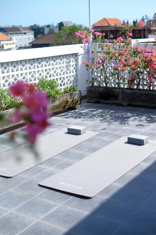 Dip & Doze Living Hostel Canggu  Luaran gambar