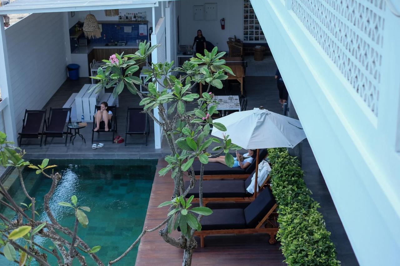 Dip & Doze Living Hostel Canggu  Luaran gambar