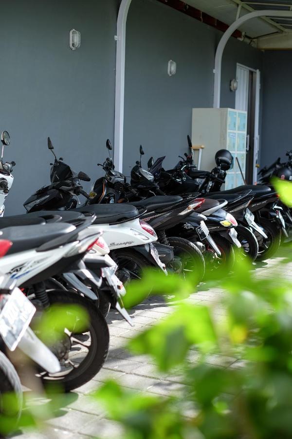 Dip & Doze Living Hostel Canggu  Luaran gambar