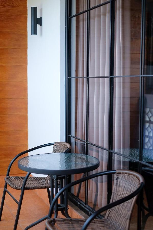 Dip & Doze Living Hostel Canggu  Luaran gambar